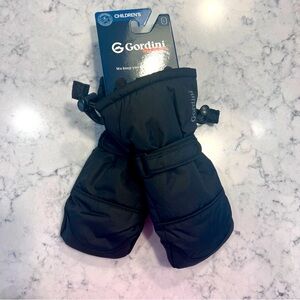 Gordini’s NWT Childrens Gloves (size L)